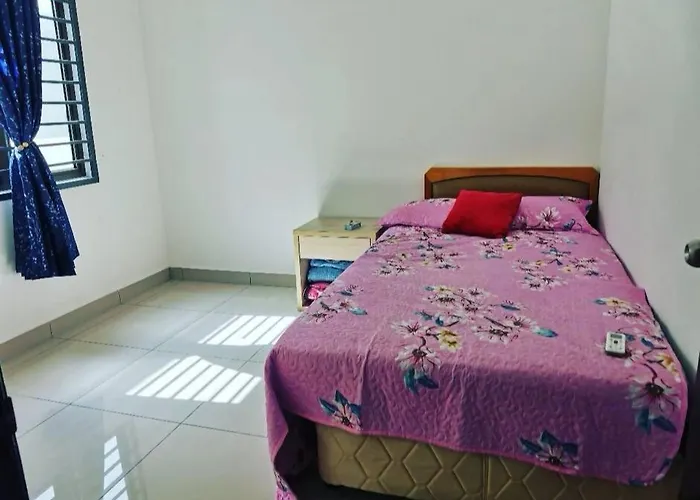 Zanra Homestay At Residensi Zamrud Blok B