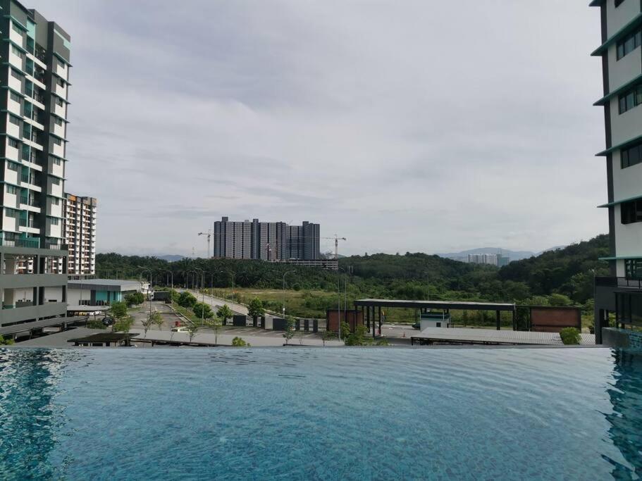 Apartment Zanra At Residensi Zamrud Blok B *